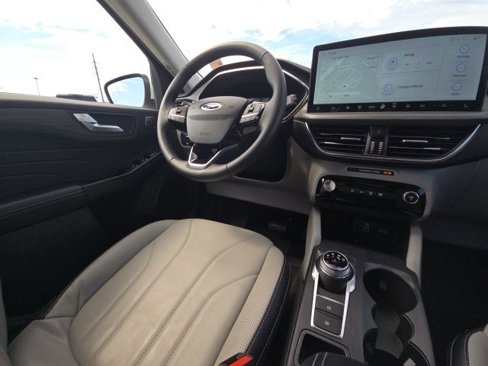 Used 2025 Ford Escape Platinum w/ Premium Technology Package image 28