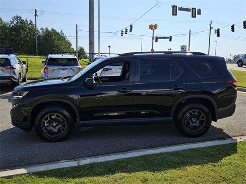 Used 2025 Honda Pilot TrailSport image 4