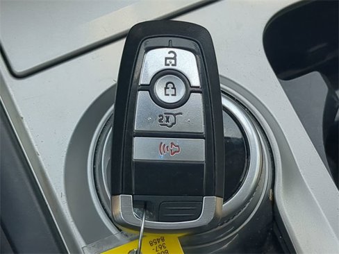 Used 2022 Ford Explorer XLT image 17