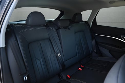Used 2024 Audi Q8 e-tron Premium image 30