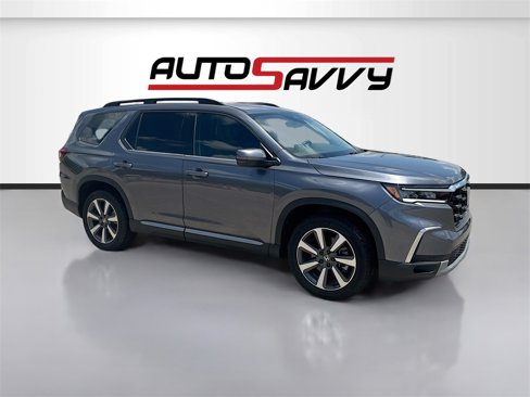Used 2025 Honda Pilot Touring image 1