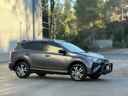Used 2018 Toyota RAV4 LE w/ All Weather Liner Package image 4
