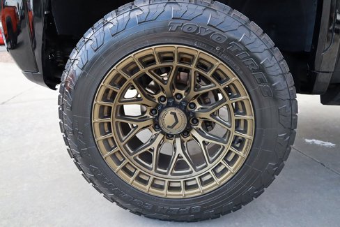 Used 2025 GMC Sierra 2500 AT4X image 10