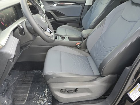 New 2025 Volkswagen Tiguan SE image 17
