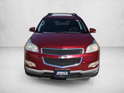 Used 2011 Chevrolet Traverse LT image 2