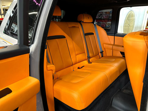 Used 2023 Rolls-Royce Cullinan w/ Dark Exterior Package image 21