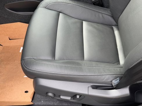 New 2025 Volvo XC40 B5 Core w/ Protection Package Premier image 11