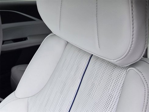 New 2025 Cadillac Lyriq Luxury image 17