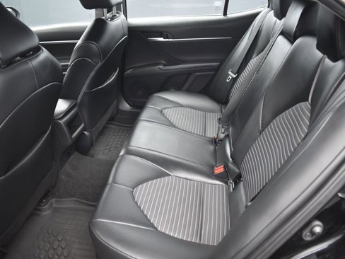 Used 2024 Toyota Camry SE image 10