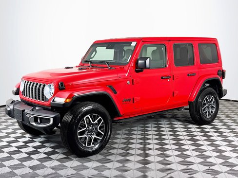 Used 2025 Jeep Wrangler Sahara image 4