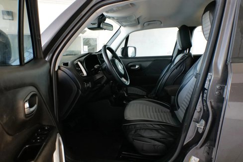 Used 2018 Jeep Renegade Latitude image 2
