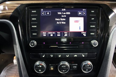 Used 2022 Volkswagen Passat 2.0T image 23