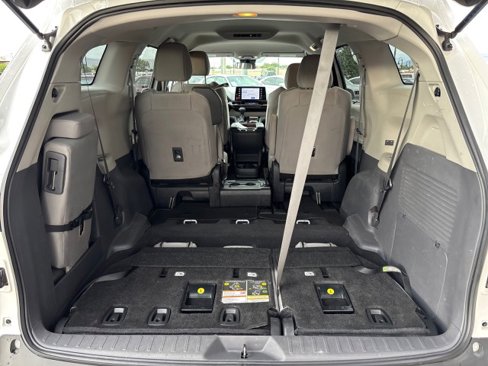 Used 2023 Toyota Sienna LE image 32