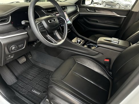 Used 2023 Jeep Grand Cherokee L Limited image 11