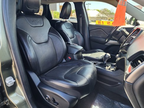 Used 2019 Jeep Cherokee Limited image 18