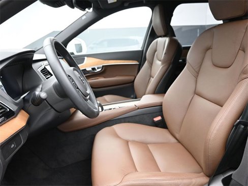 Used 2024 Volvo XC90 B6 Plus w/ Protection Package Premier image 9