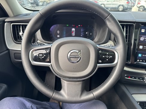 Certified 2025 Volvo XC60 B5 Plus image 9