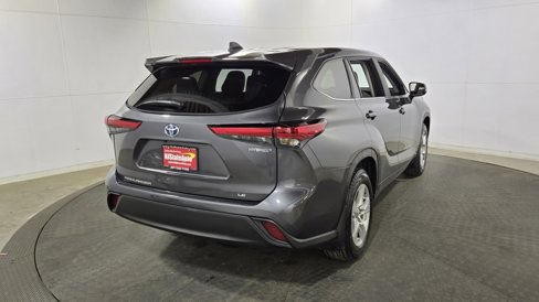 Used 2023 Toyota Highlander LE image 7