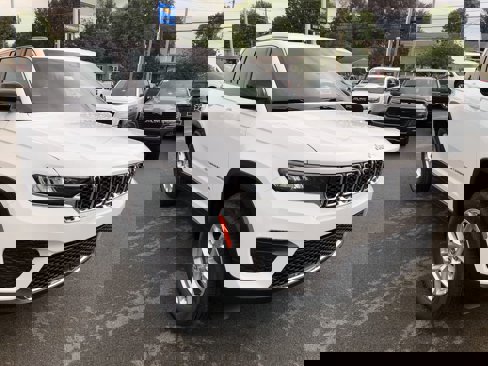 New 2025 Jeep Grand Cherokee Laredo image 15