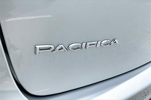 New 2026 Chrysler Pacifica Select image 9