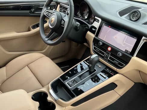New 2026 Porsche Macan image 14