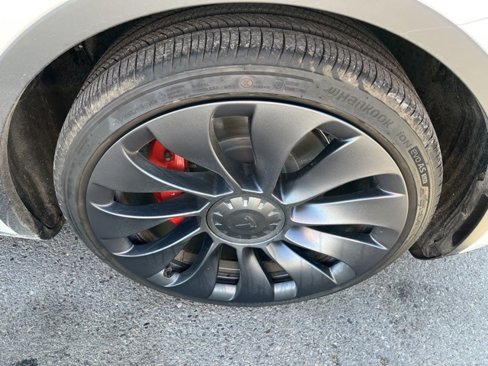 Used 2025 Tesla Model Y Performance image 15