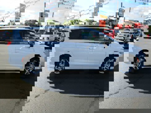 New 2026 Chrysler Voyager LX image 5