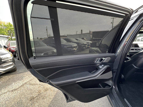 Used 2021 BMW X7 M50i image 12