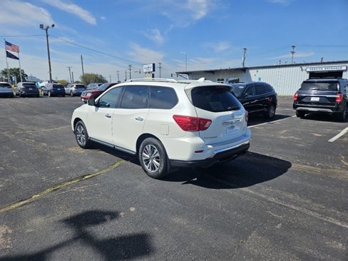 Used 2020 Nissan Pathfinder SV image 4