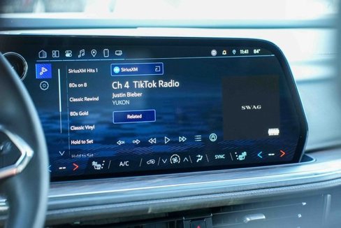 Used 2025 Chevrolet Suburban Z71 image 32