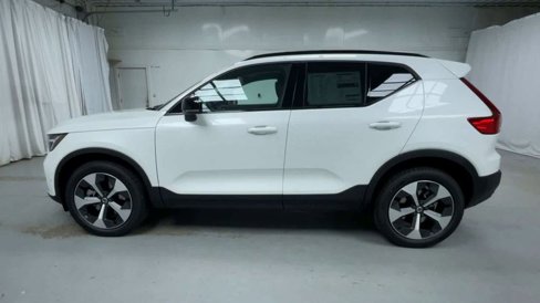 New 2026 Volvo XC40 B5 Plus w/ Protection Package Premier image 20