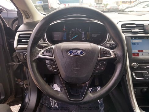 Used 2017 Ford Fusion SE w/ Fusion SE Technology Package image 11