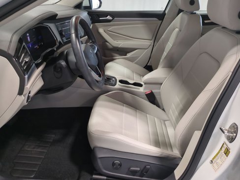Used 2023 Volkswagen Jetta SE image 17