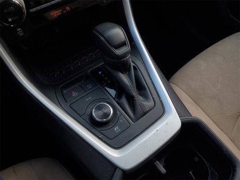 Used 2022 Toyota RAV4 XLE image 22