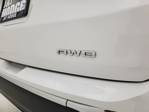 Used 2024 GMC Terrain SLT image 24
