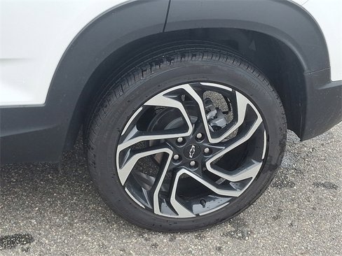 Used 2025 Chevrolet TrailBlazer RS w/ Driver Confidence Package image 8