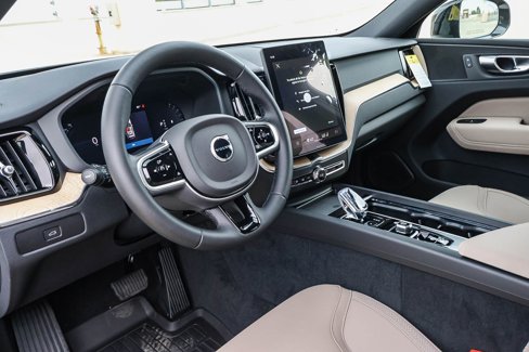 New 2026 Volvo XC60 B5 Plus w/ Protection Package Premier image 18