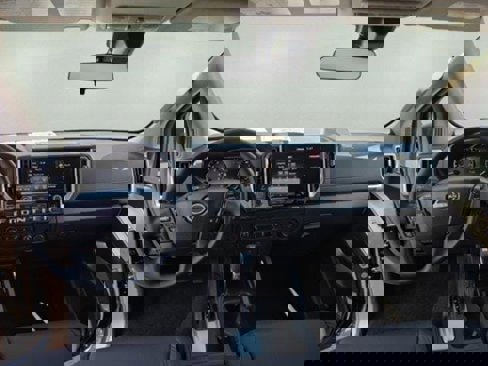 Used 2025 Nissan Frontier SV image 2