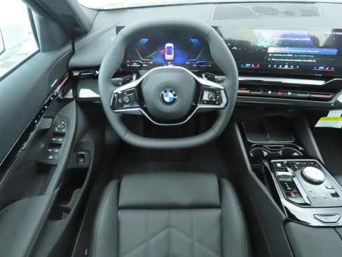 Used 2025 BMW 530i image 11