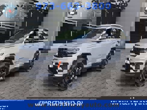 Used 2024 Jeep Grand Cherokee Altitude image 1