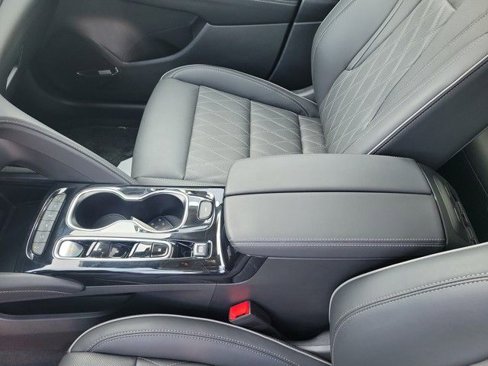 Used 2023 Buick Envision Avenir image 33