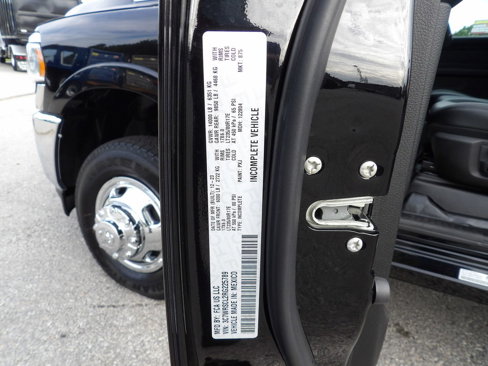 Used 2024 RAM 3500 Tradesman w/ Chrome Appearance Group image 68