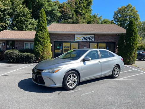 Used 2016 Toyota Camry SE image 3