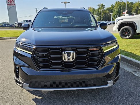 Used 2025 Honda Pilot TrailSport image 2