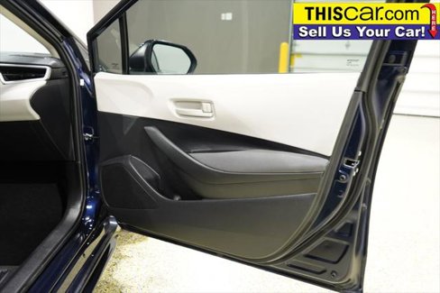 Used 2025 Toyota Corolla LE image 28