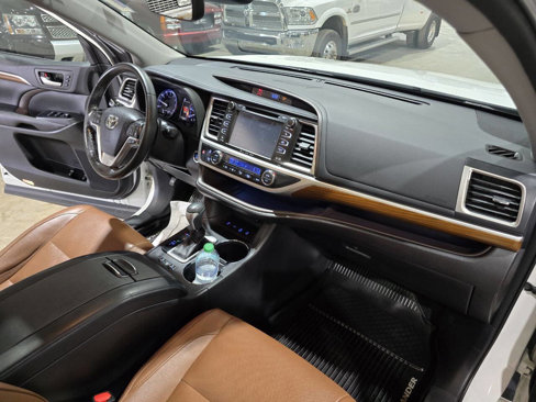 Used 2018 Toyota Highlander AWD V6 image 37