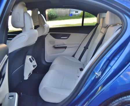 Used 2022 Mercedes-Benz C 300 4MATIC Sedan image 43