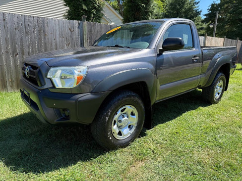 Used 2014 Toyota Tacoma 4x4 Regular Cab image 2