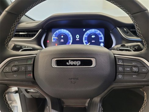 Used 2024 Jeep Grand Cherokee Altitude image 19