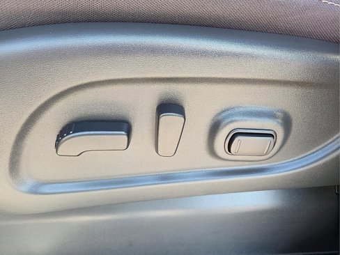 Used 2021 Nissan Titan SV w/ SV Convenience Package image 15